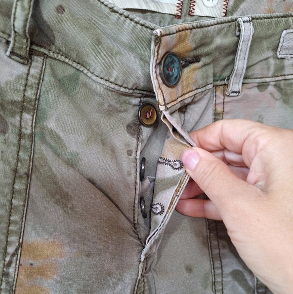 Hei Hei Anthropologie Womens 7"  Camo Chino Shorts. Size 27 - Picture 3 of 5